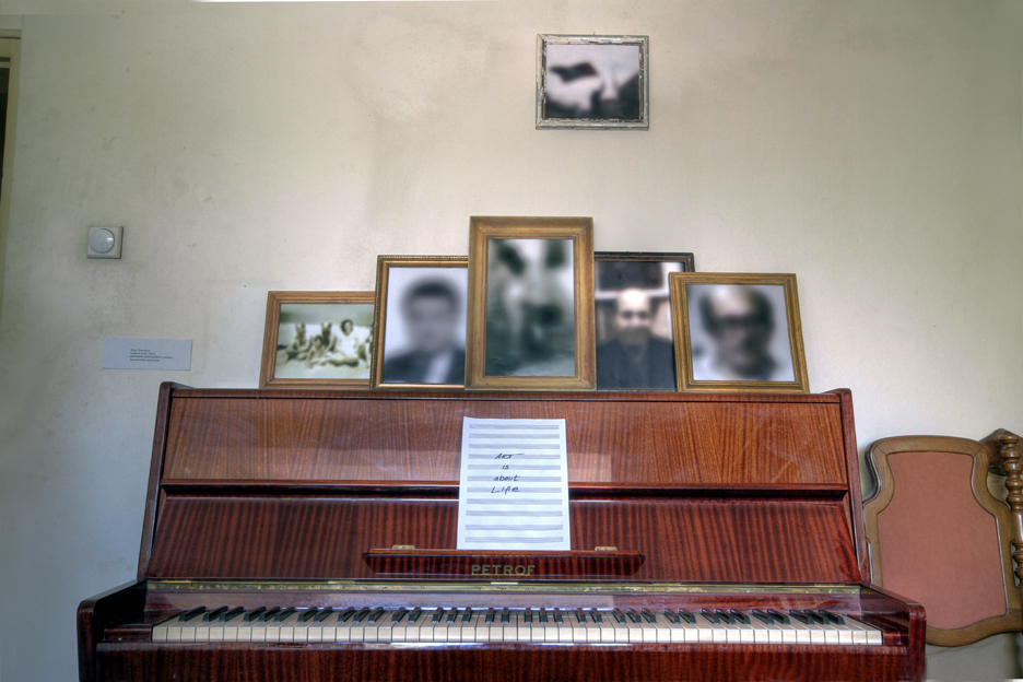 Toshevski-Sonata-for-C.G-2012 Игор Тошевски Соната за К.Г, 2012, дигитални фотографии и рамки, разни димензии